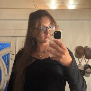 Meet your Posher, Adison